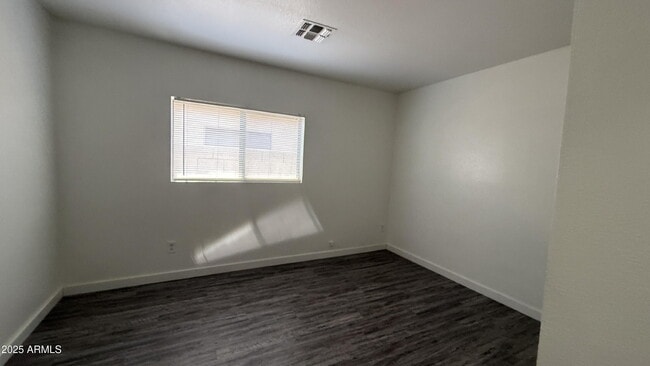 Building Photo - 679 W Jardin Dr
