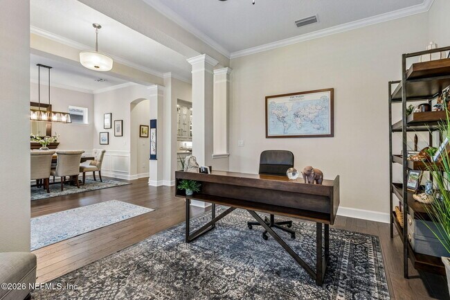 Building Photo - 209 Manor Ln