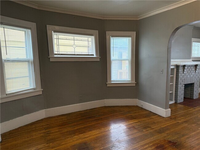 Building Photo - 93-95-95 Stratford Park