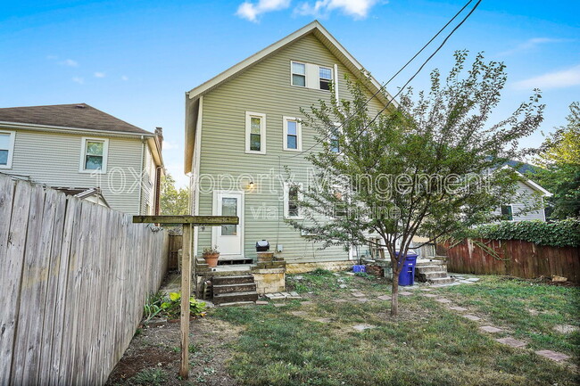 Building Photo - 1351 N 5th St
