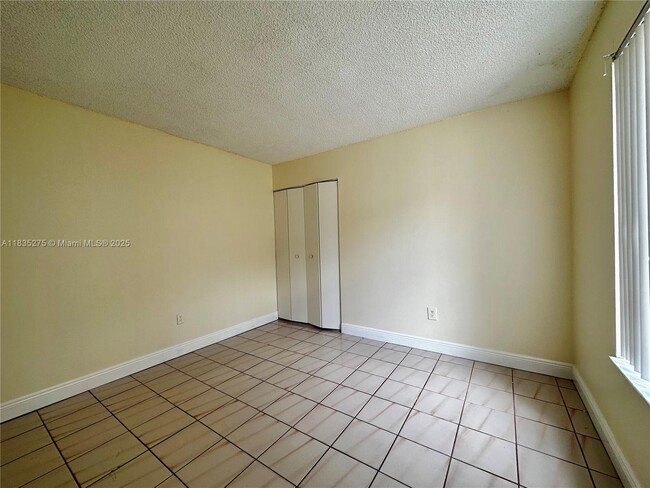 Building Photo - 9701 NW 5th Ln