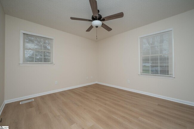 Building Photo - 475 Vinyard Rd