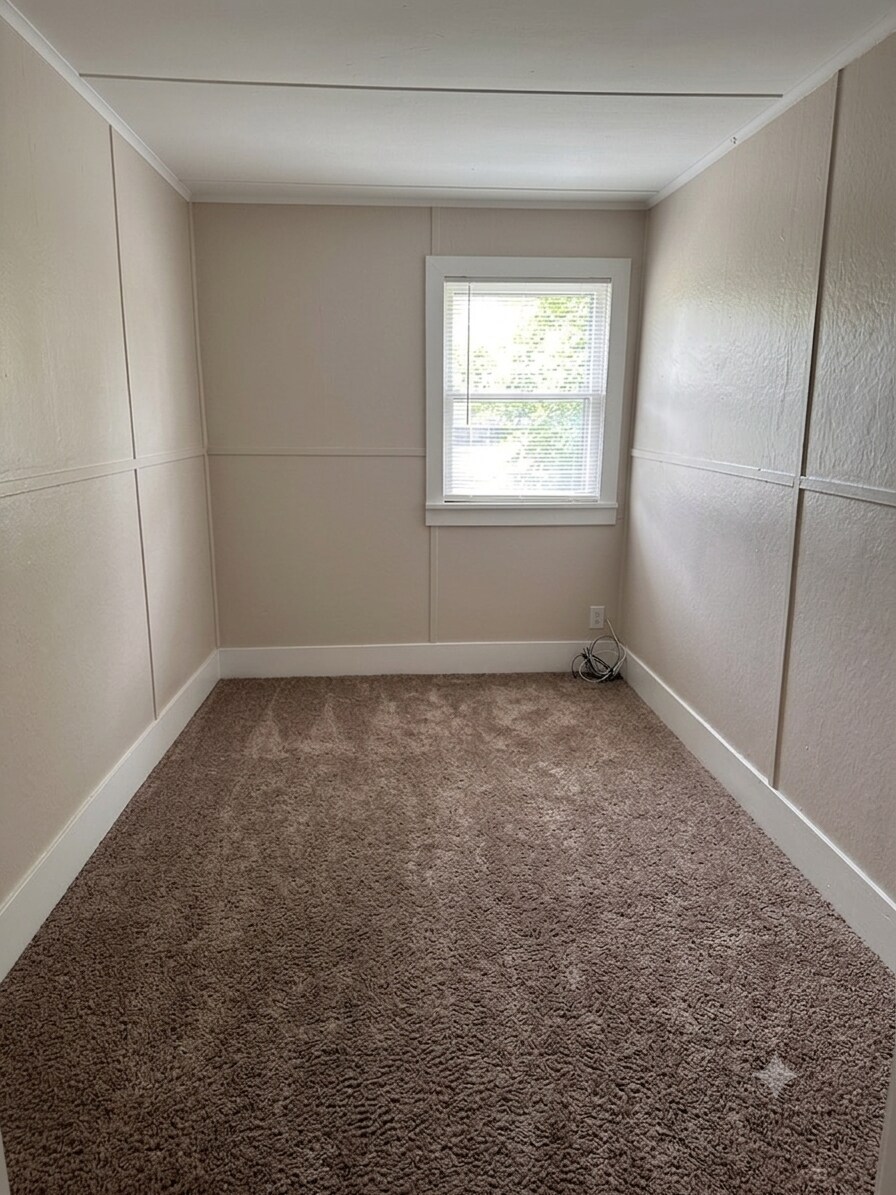 Building Photo - 157 Telyea St