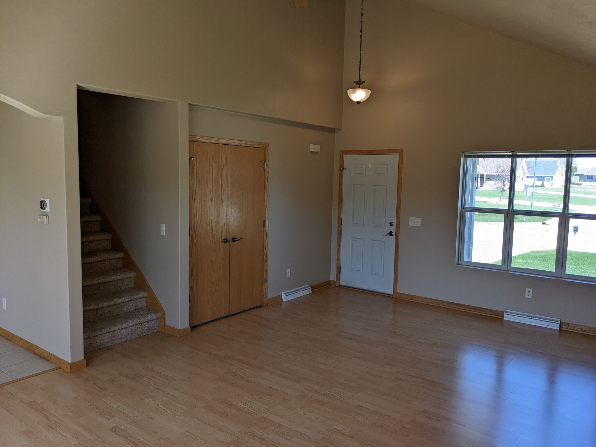 Living - 5335 Brookview Dr