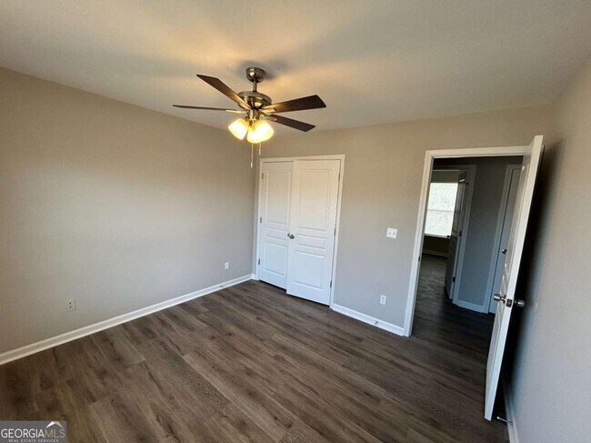 Building Photo - 118 Hidden Lake Cir