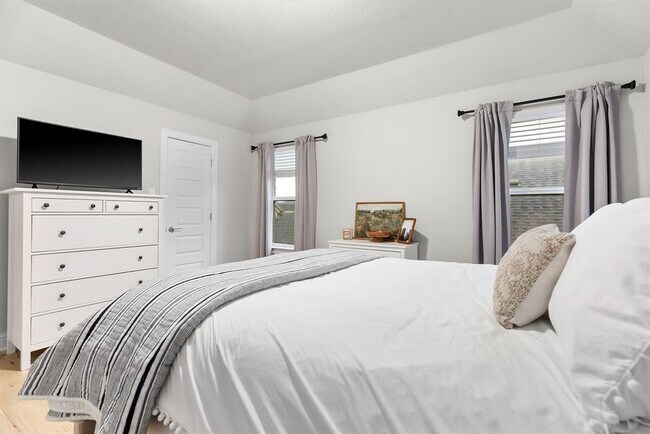 Building Photo - 6720 Verona Pl