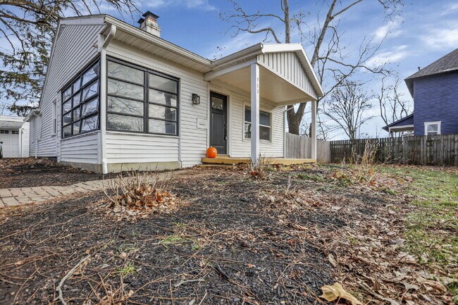Building Photo - Elegant College Avenue Residence in a Prime Columbus Location