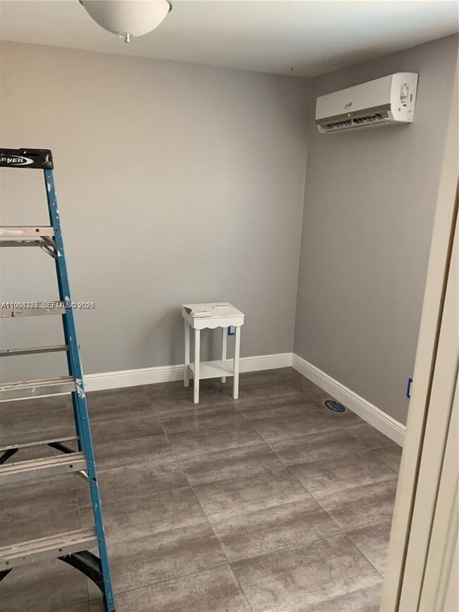 Building Photo - 40 Olive Dr