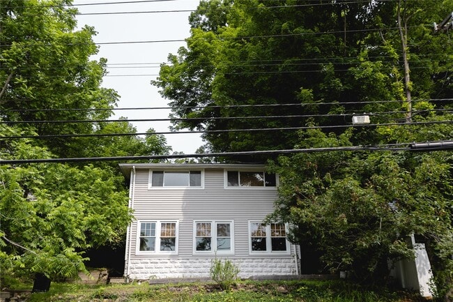 Primary Photo - 582 Lakes Rd