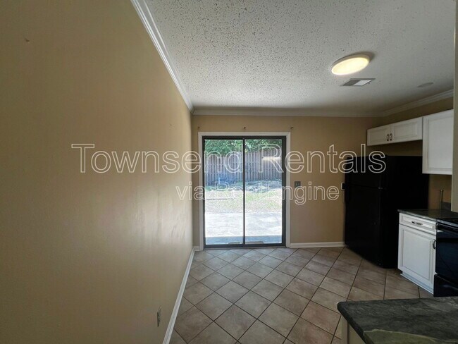 Building Photo - 202 Woodside Ave