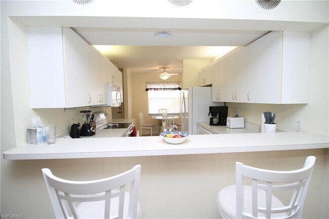 Building Photo - 273 Robin Hood Cir