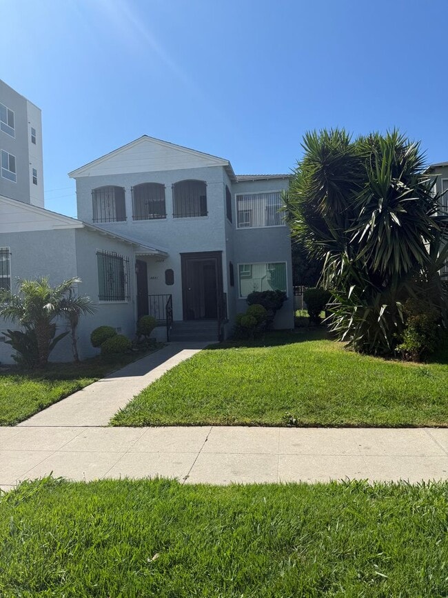 Building Photo - FOR RENT — COMPLETELY REMODELED Apartment