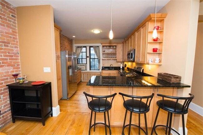 Building Photo - Truly the best 3 bed in Allston!!