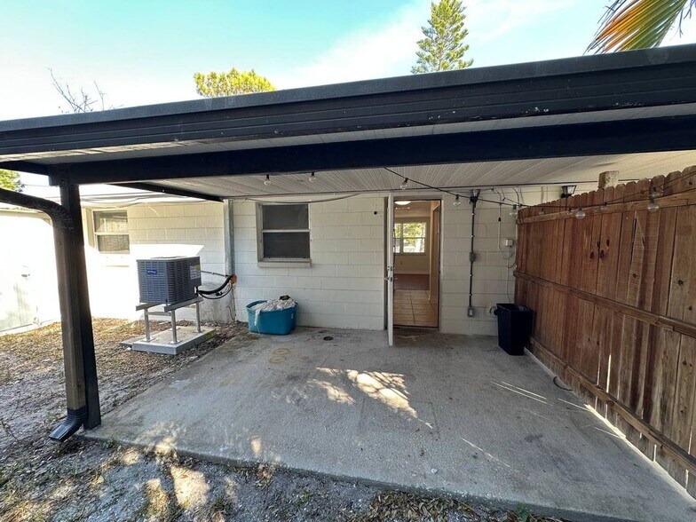 Building Photo - 453 90th Ave N