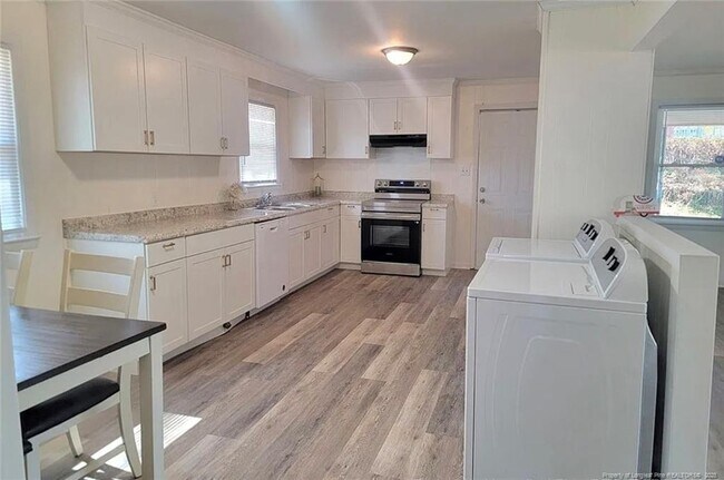 Building Photo - 306 Glenola St