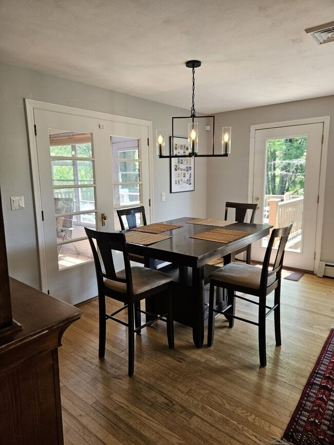 Building Photo - 3 Bedroom  Available June 8th  2026