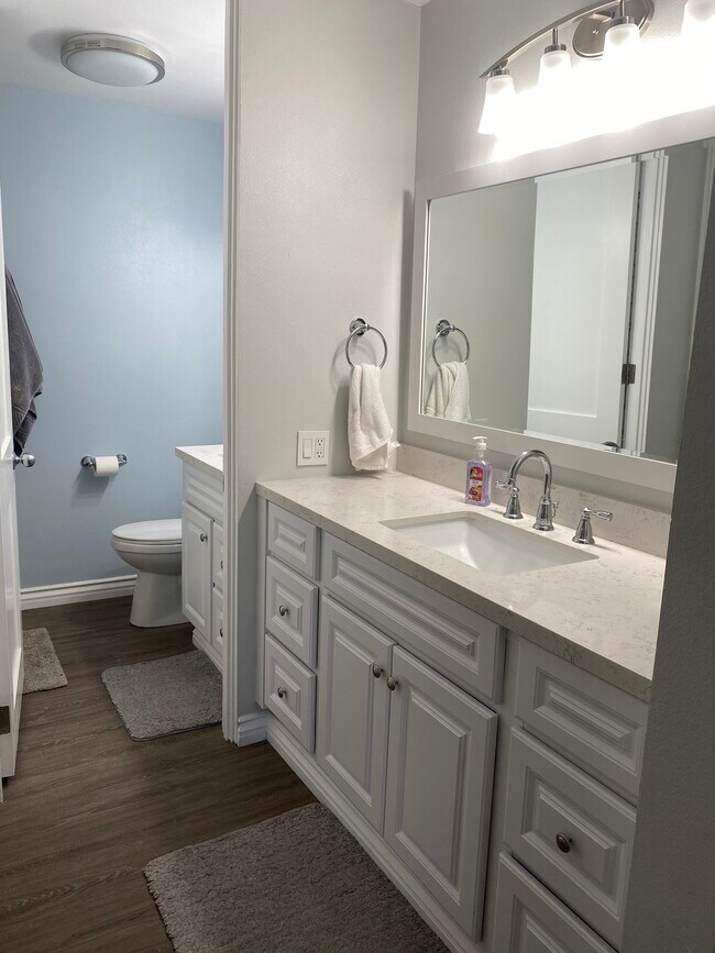 Building Photo - 6542 Ocean Crest Dr