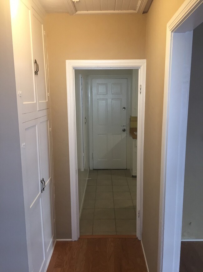 Building Photo - Spacious corner unit in Cortez Hills!