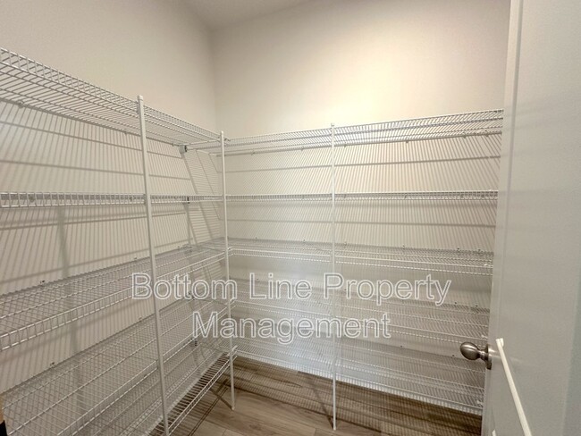 Building Photo - 2938 Clyde Dr