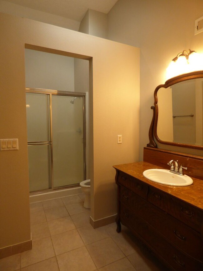 Building Photo - 3 bed 2 bath in Northeast Salem