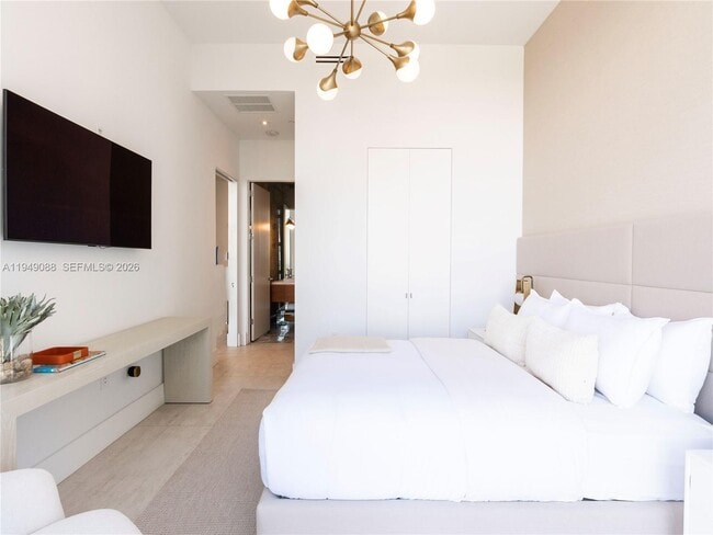 Building Photo - 2669 S Bayshore Dr