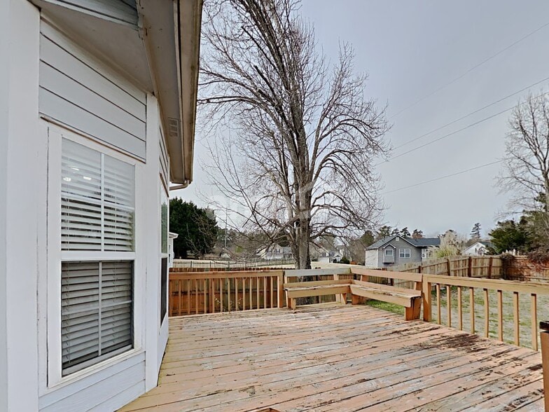 Building Photo - 4855 Lake Park Ter