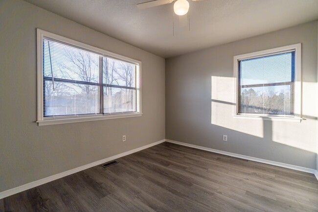 Building Photo - 2700 Iris Way