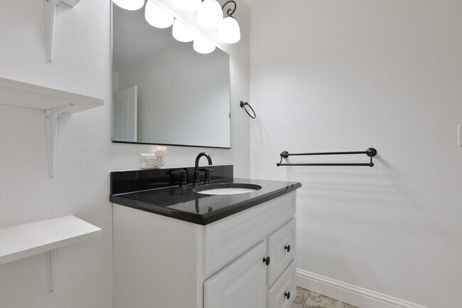 Building Photo - 5 Bed 3 Bath Home in Idaho Falls - $300 OFF 1ST MONTH