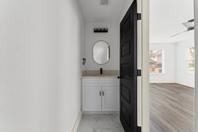 Building Photo - 2105 Sheridan St