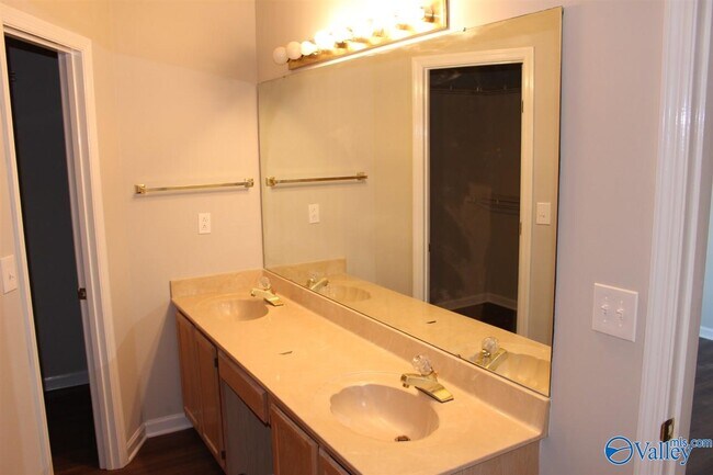 Building Photo - 108 Harpers Hop Ct