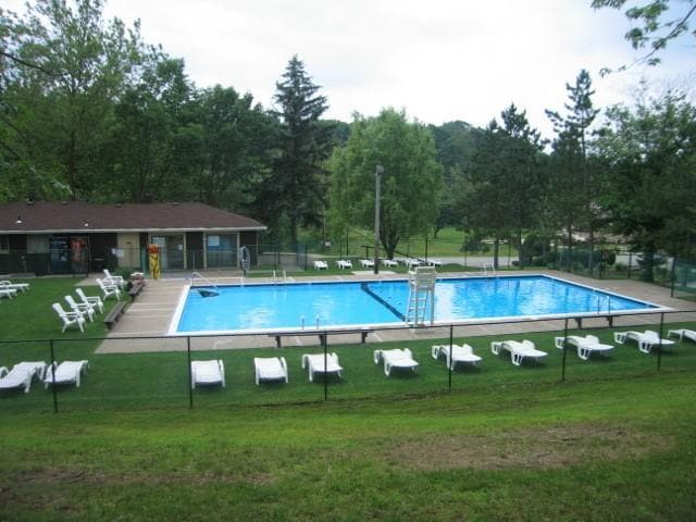 Building Photo - 280 Quail Run Rd