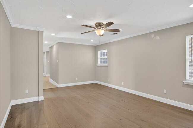 Building Photo - 4806 W University Blvd