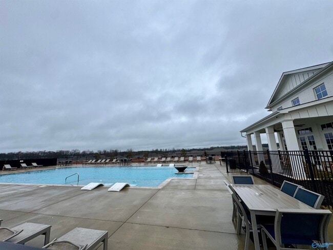 Building Photo - 207 Stockyard Cir