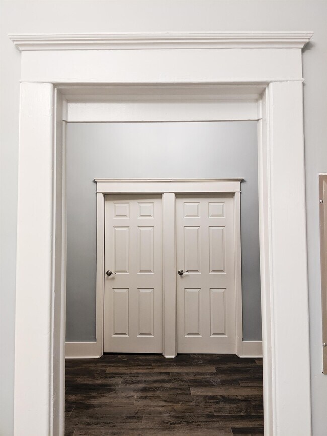 Building Photo - 7 N Front St