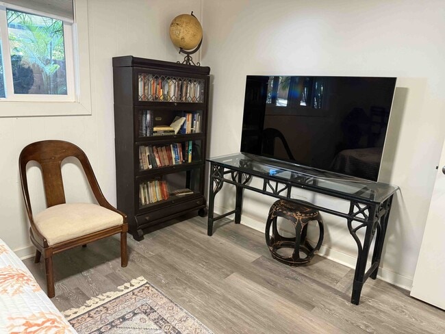 Building Photo - 220 Kaiola Pl