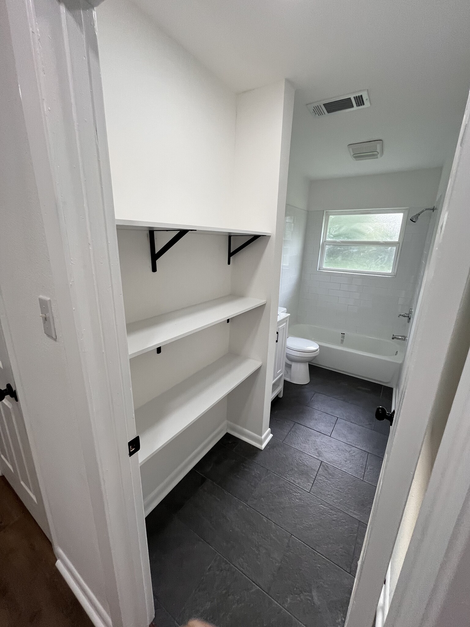 Building Photo - 745 Westbrook Dr