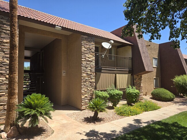 Building Photo - 5081 River Glen Dr