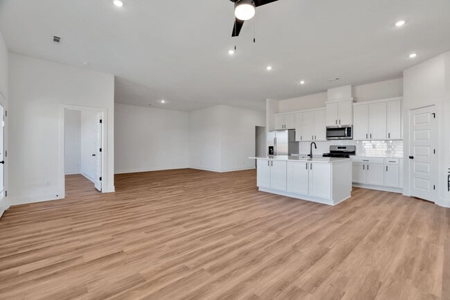 Building Photo - Brand-New 4 Bedroom in Siloam Springs! 3-C...