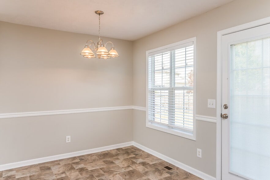 Building Photo - 1422 Huddersfield Dr