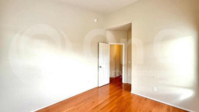 Building Photo - 900 S 94th St