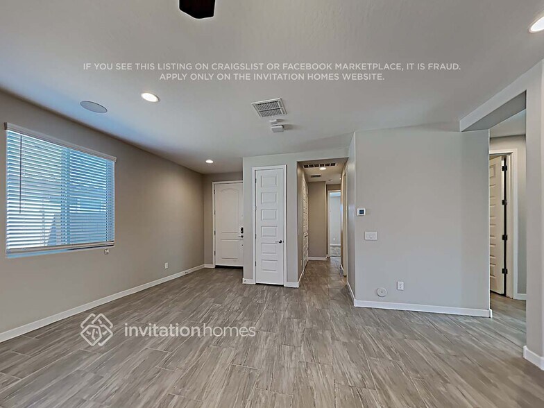 Building Photo - 18822 W Canterbury Dr