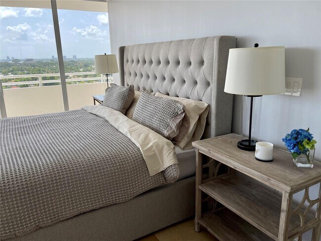 Building Photo - 8911 Collins Ave