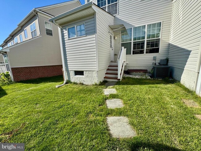 Building Photo - 11860 Skylark Rd