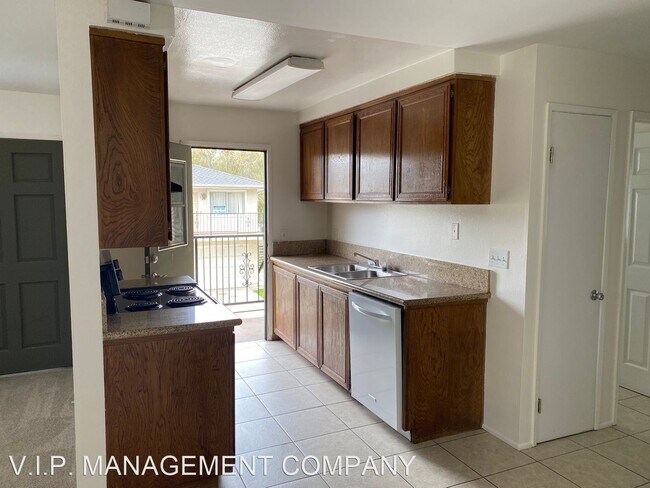 Building Photo - 2 br, 1 bath House - 740 W. Hemlock St