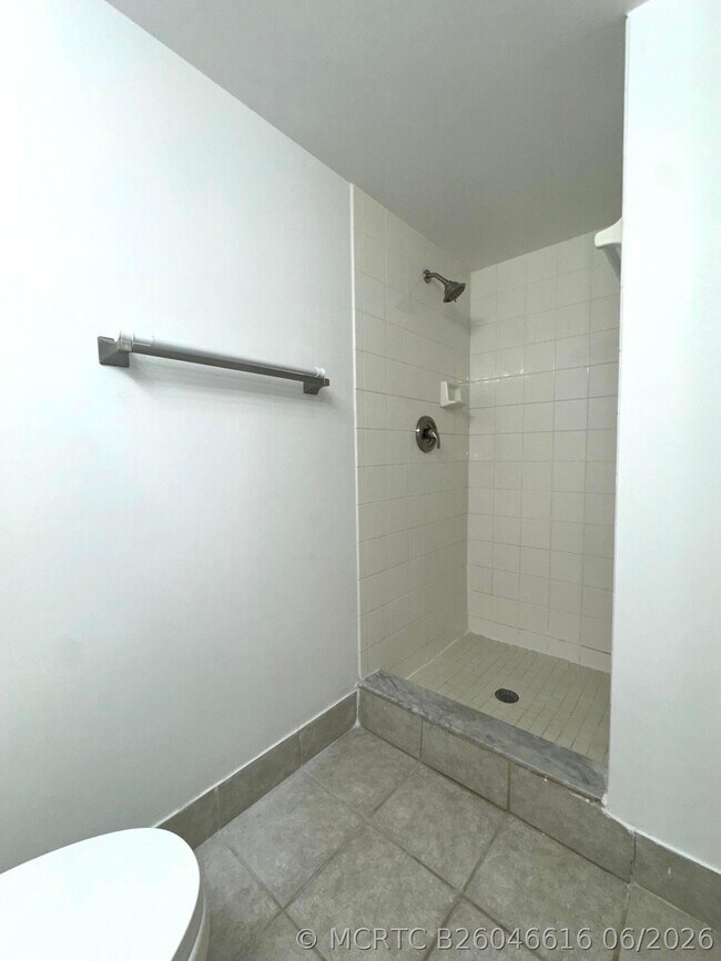 Building Photo - 1300 Crestwood Ct S