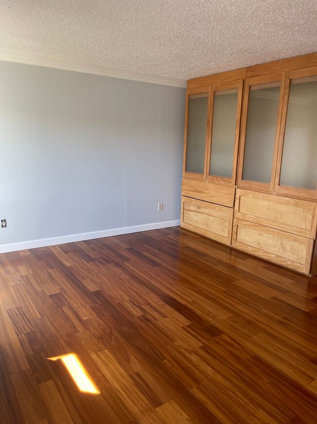Building Photo - KEMPSVILLE LAKEFRONT TOWNHOUSE FOR RENT!