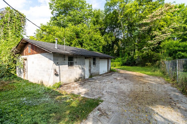 Building Photo - 2647 Selma Ave