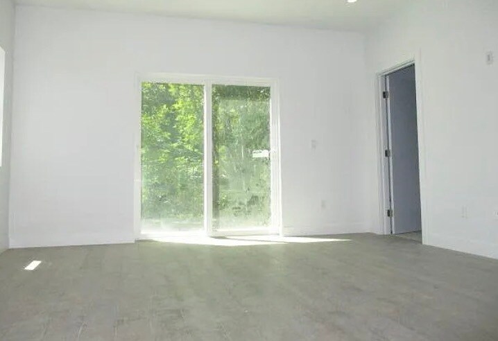 Building Photo - 6848 Encino Ave