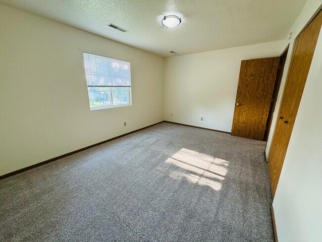 Building Photo - 156 Westside Dr