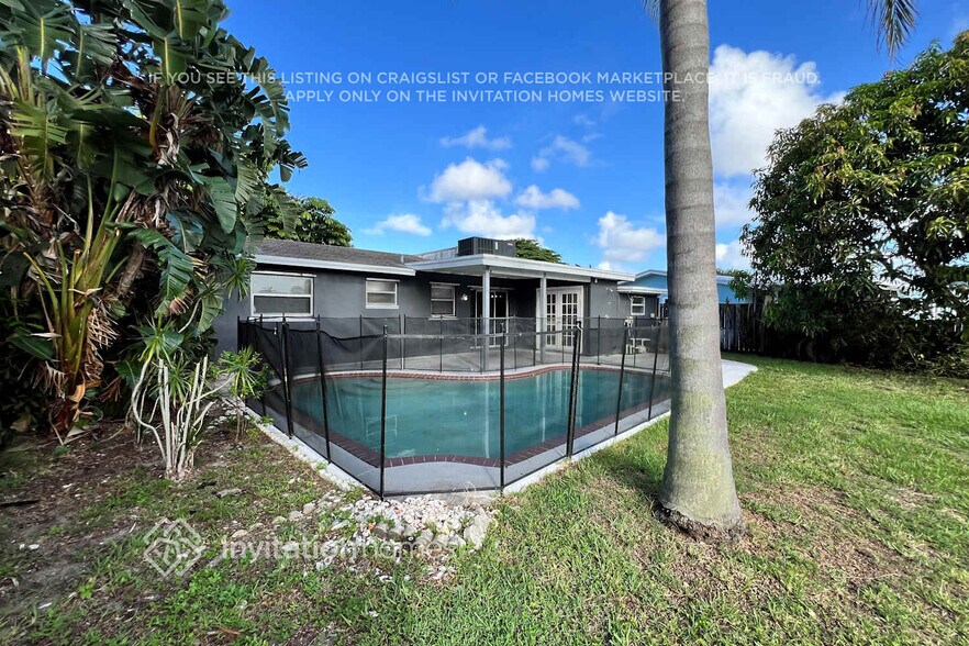 Building Photo - 625 Riverside Dr